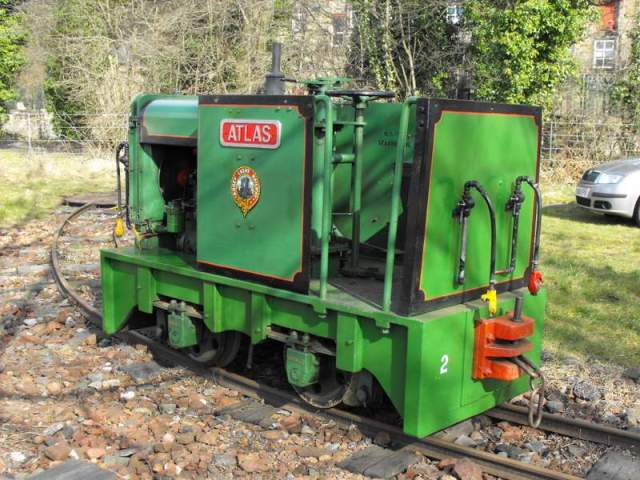 he2463 hud atlas abbey light railway leeds (1)